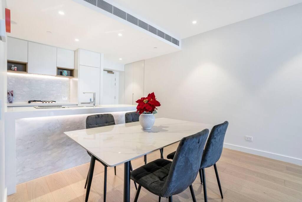 Cbd Luxury 1br Harbour Views & Premier Facilities Apartment Sydney