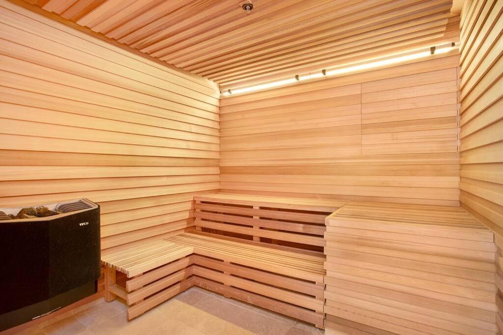 Cbd Luxury 1br Harbour Views & Premier Facilities * Sydney