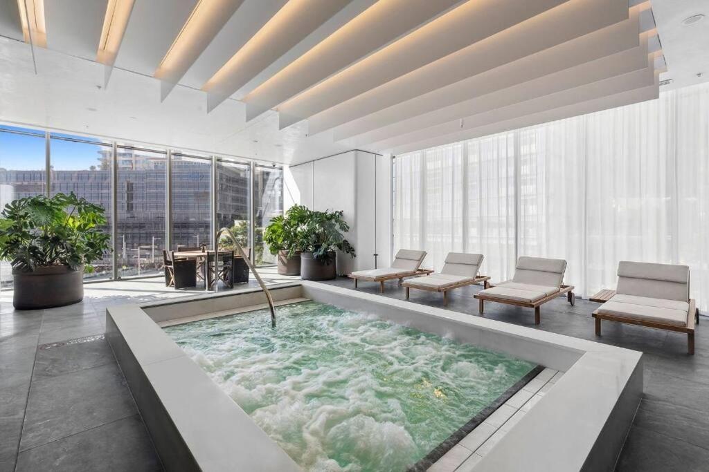 Cbd Luxury 1br Harbour Views & Premier Facilities * Sydney