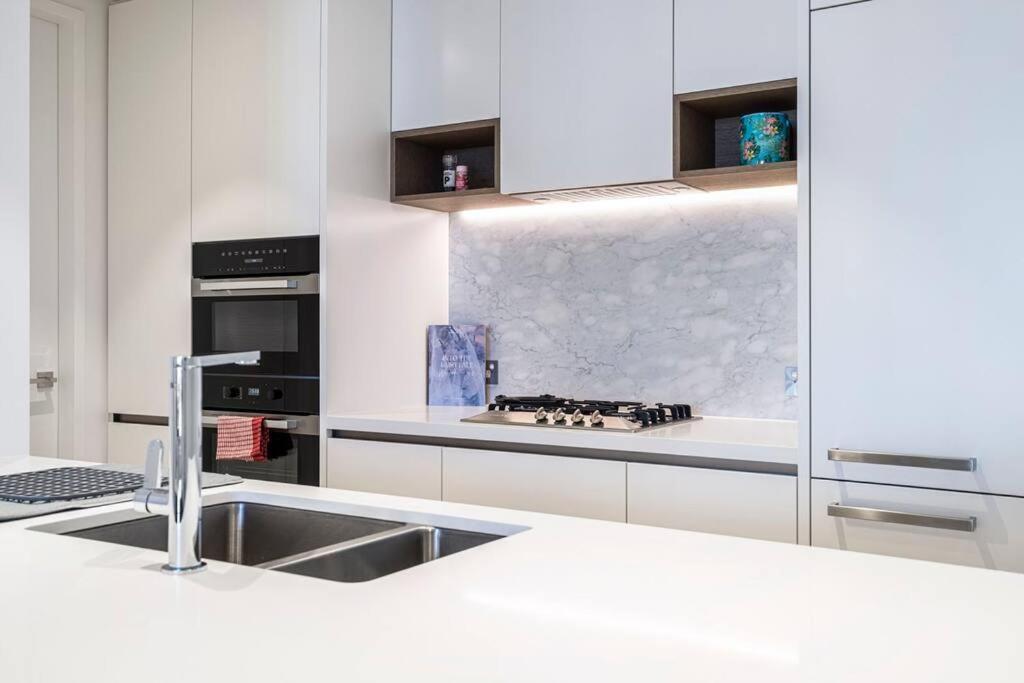 Cbd Luxury 1br Harbour Views & Premier Facilities Apartment